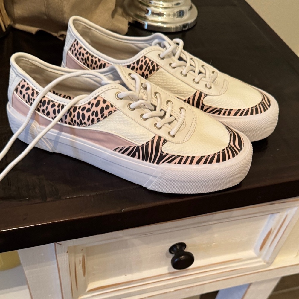 Sperry Women's Pink and White Patterned Sneakers
